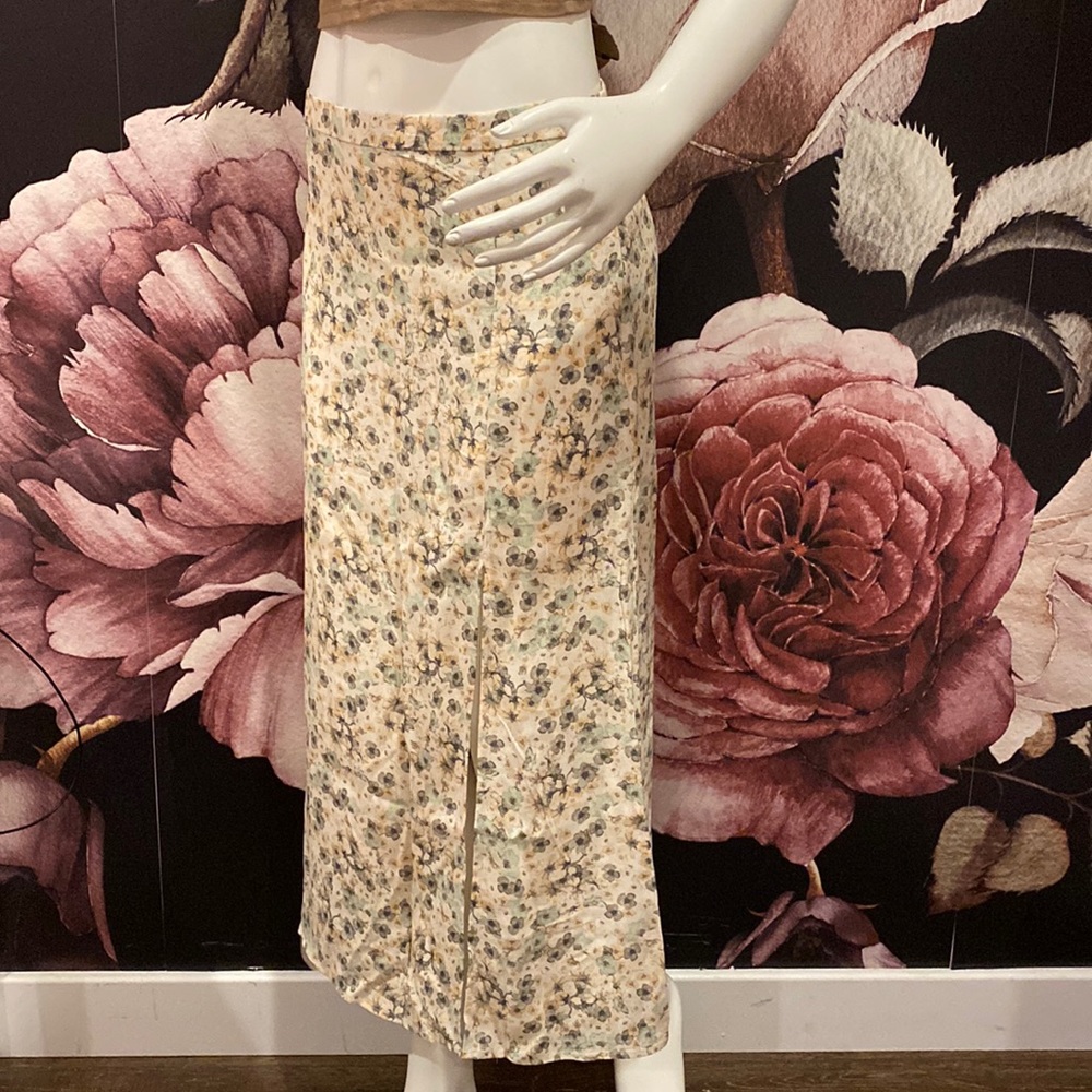 Beautiful Floral Skirt with Slit
